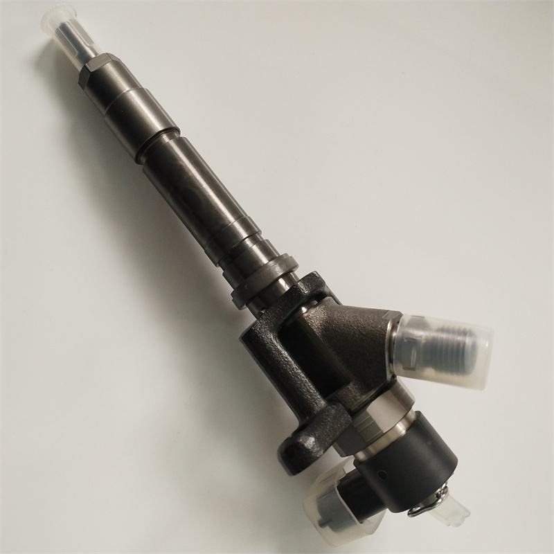 喷油器又称为喷油嘴,是将燃油雾化并分布在发动机燃烧室的部件 喷油器又称为喷油嘴,是将燃油雾化并分布在发动机燃烧室的部件